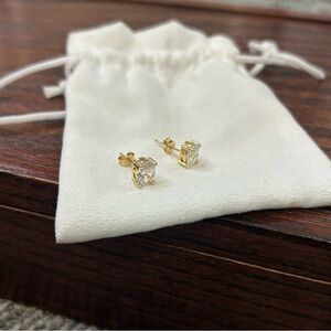 Oval Crystal Gold Stud Earrings✨